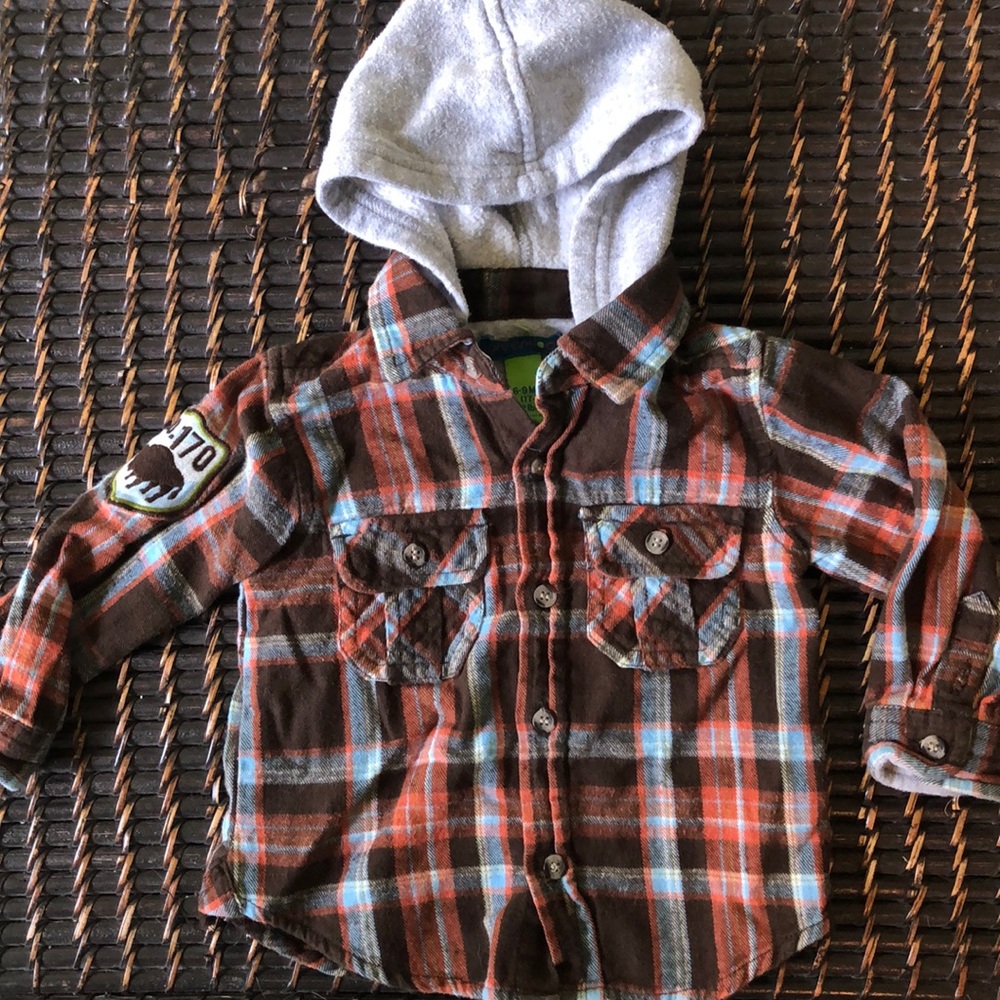 Hooded flannel shirt. Super cute 🐃